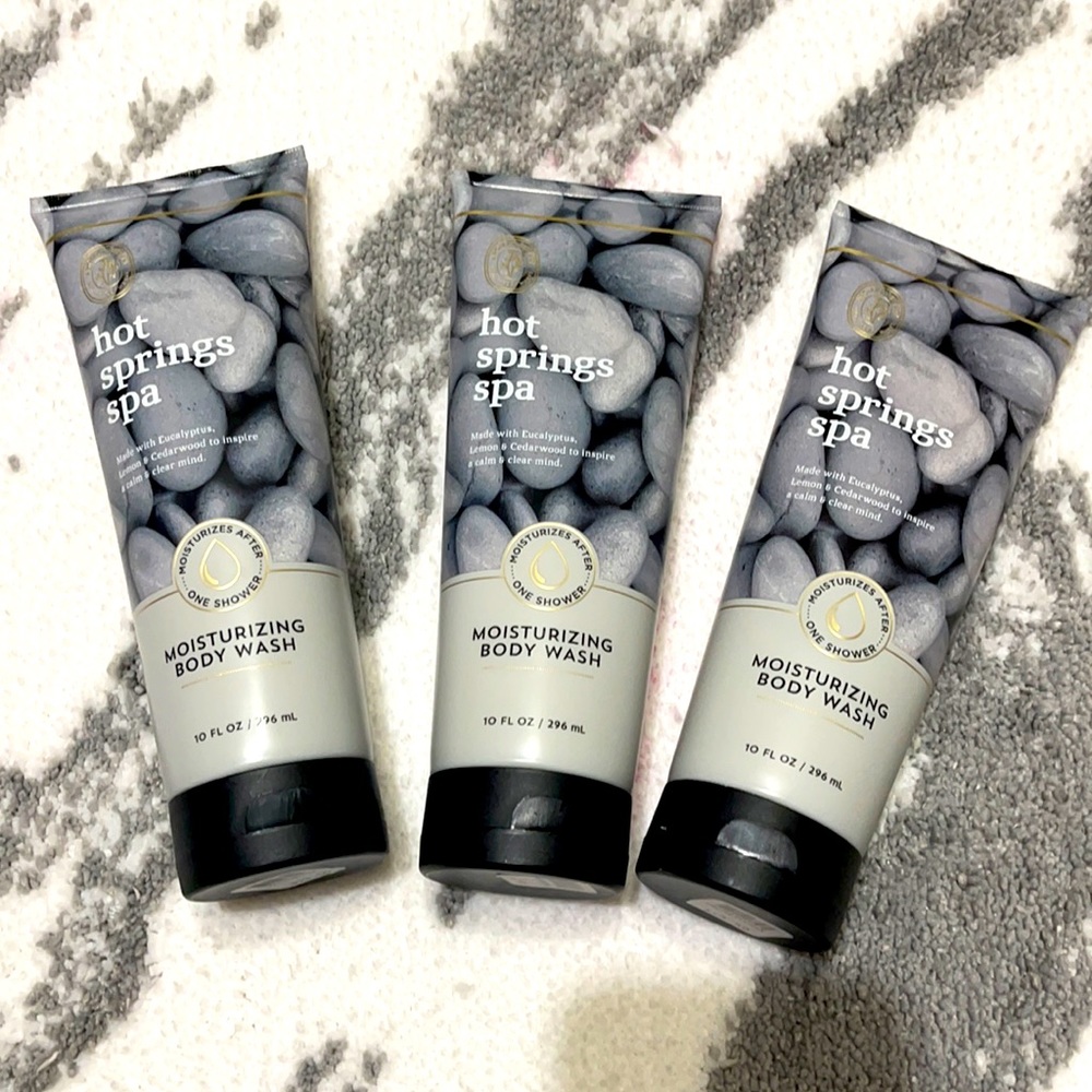 BATH AND BODY WORKS MOISTURIZING BODY WASH